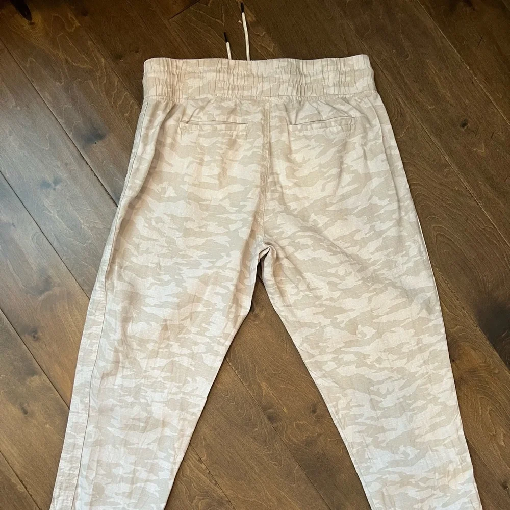 ATHLETA Cabo Linen Jogger Neutral White Taupe Camo $99 EUC - Picture 2 of 6